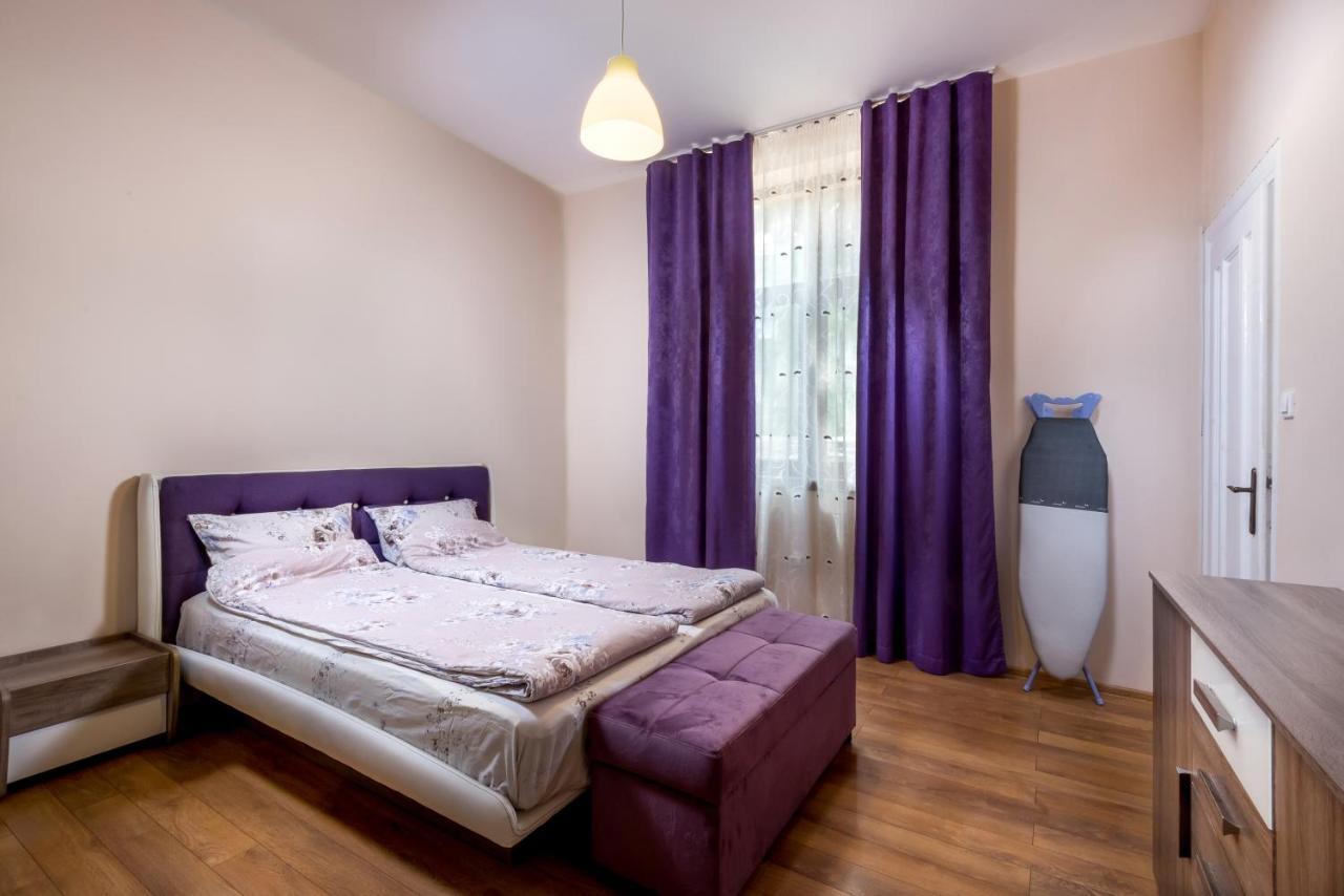Family Apartment - Comfort In The Center Burgasz Kültér fotó