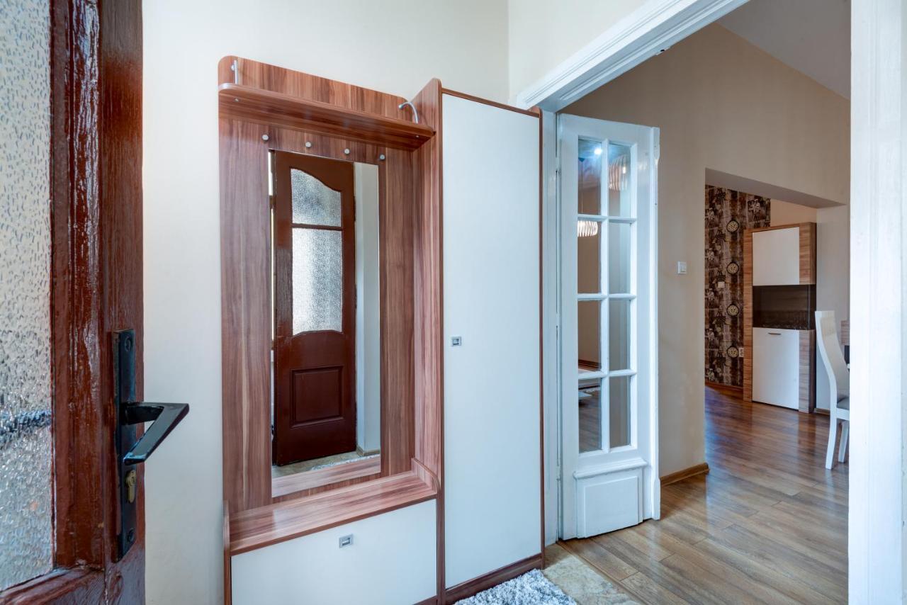 Family Apartment - Comfort In The Center Burgasz Kültér fotó